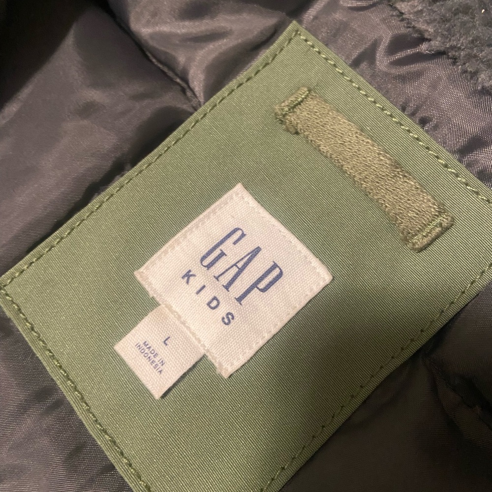 Beautiful green winter jacket. No holes or damages.